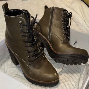ALDO Leather lace up heeled boots size 7